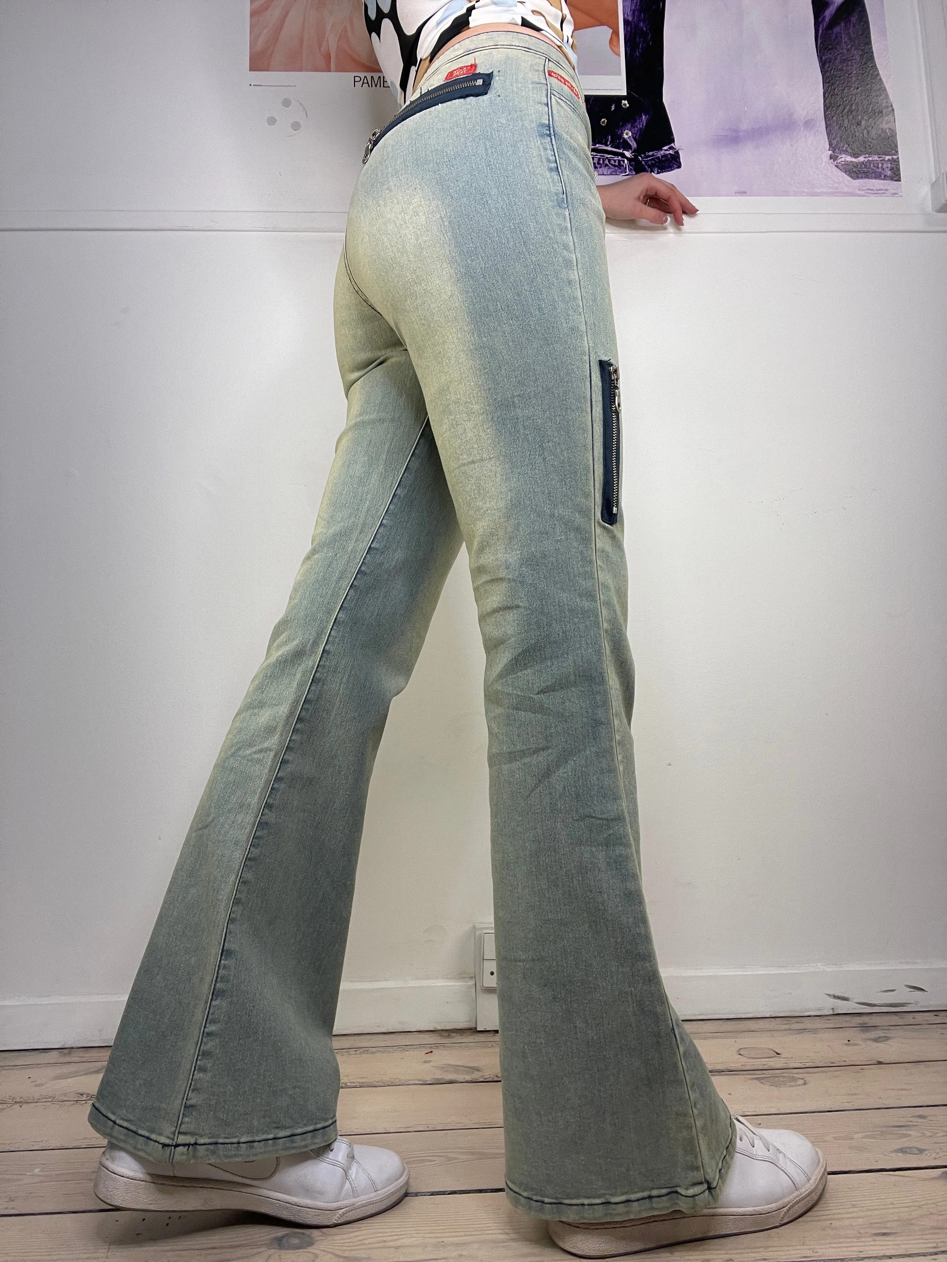 bratz inspired low-waist light washed flare jeans