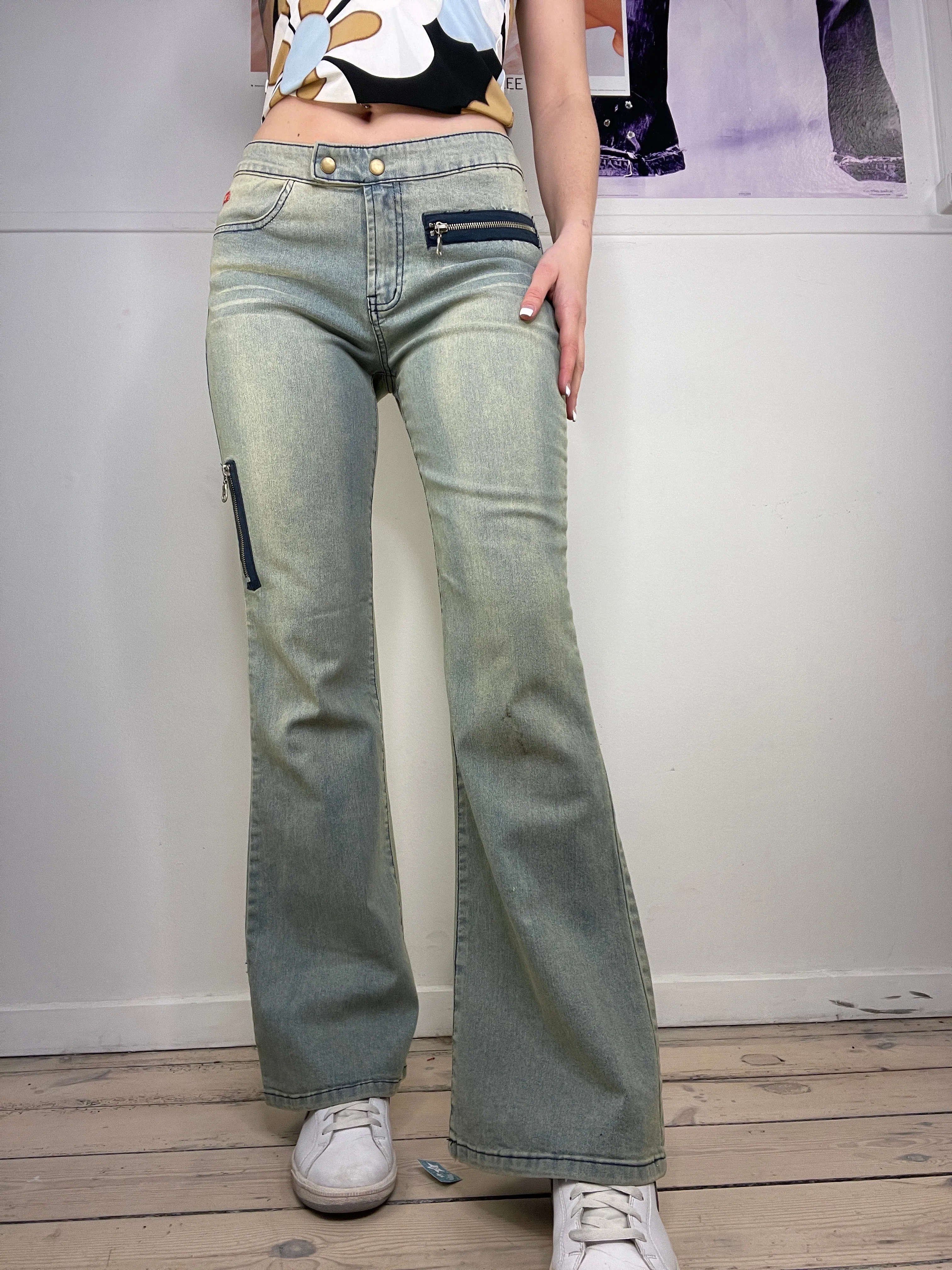 bratz inspired low-waist light washed flare jeans