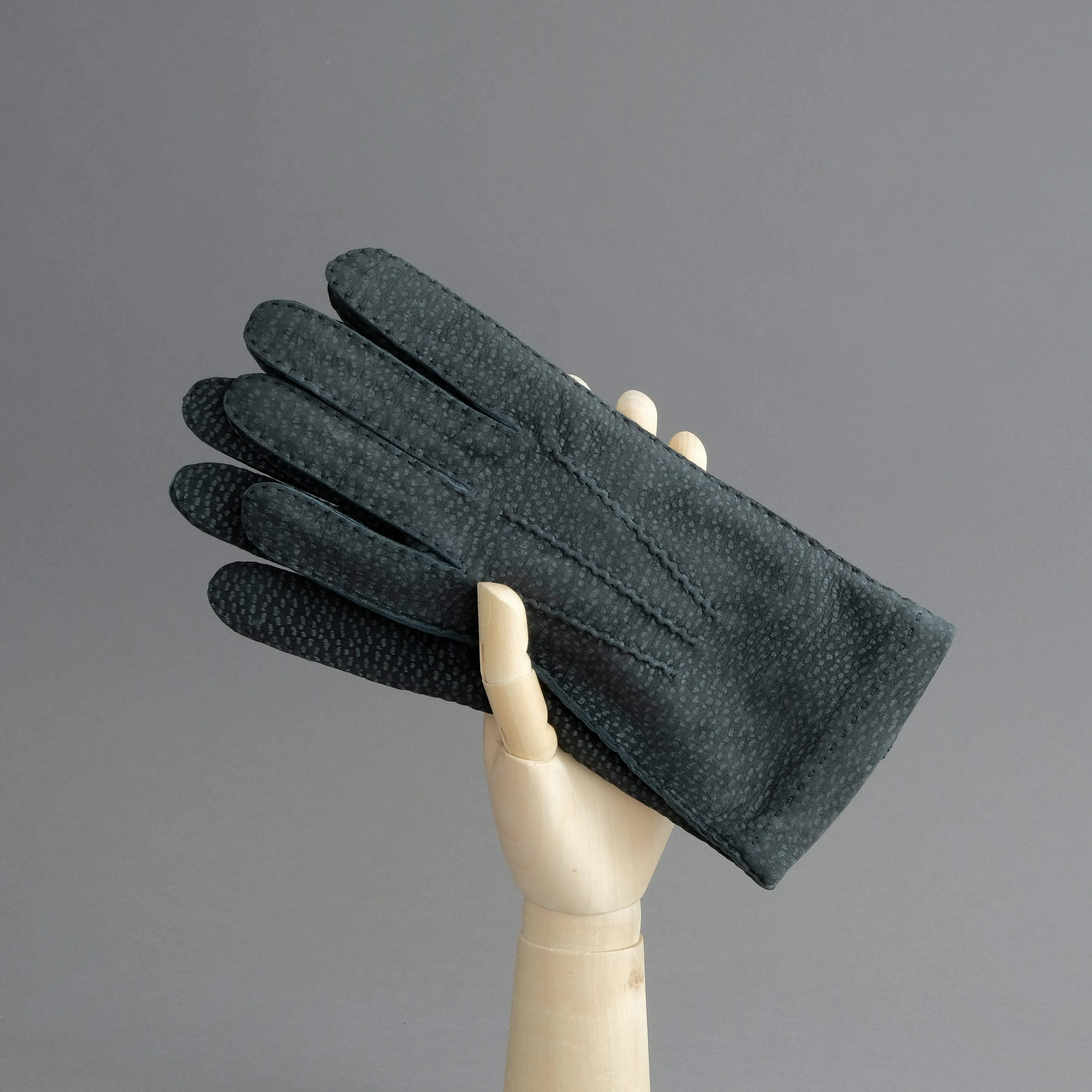 Gentlemen's Gloves from Grey Carpincho Leather Lined With Cashmere
